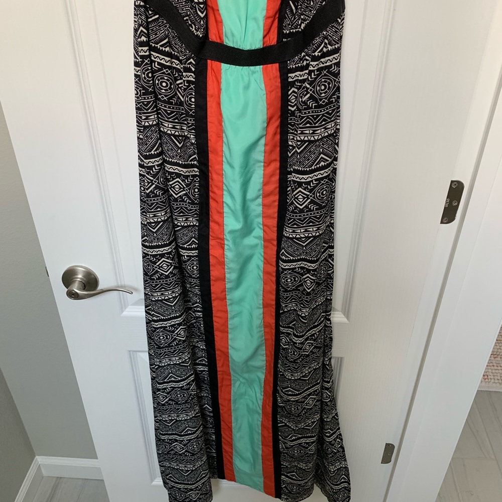 2B Bebe Colorblock Aztec Print Maxi Dress - Size Medium - Picture 2 of 2